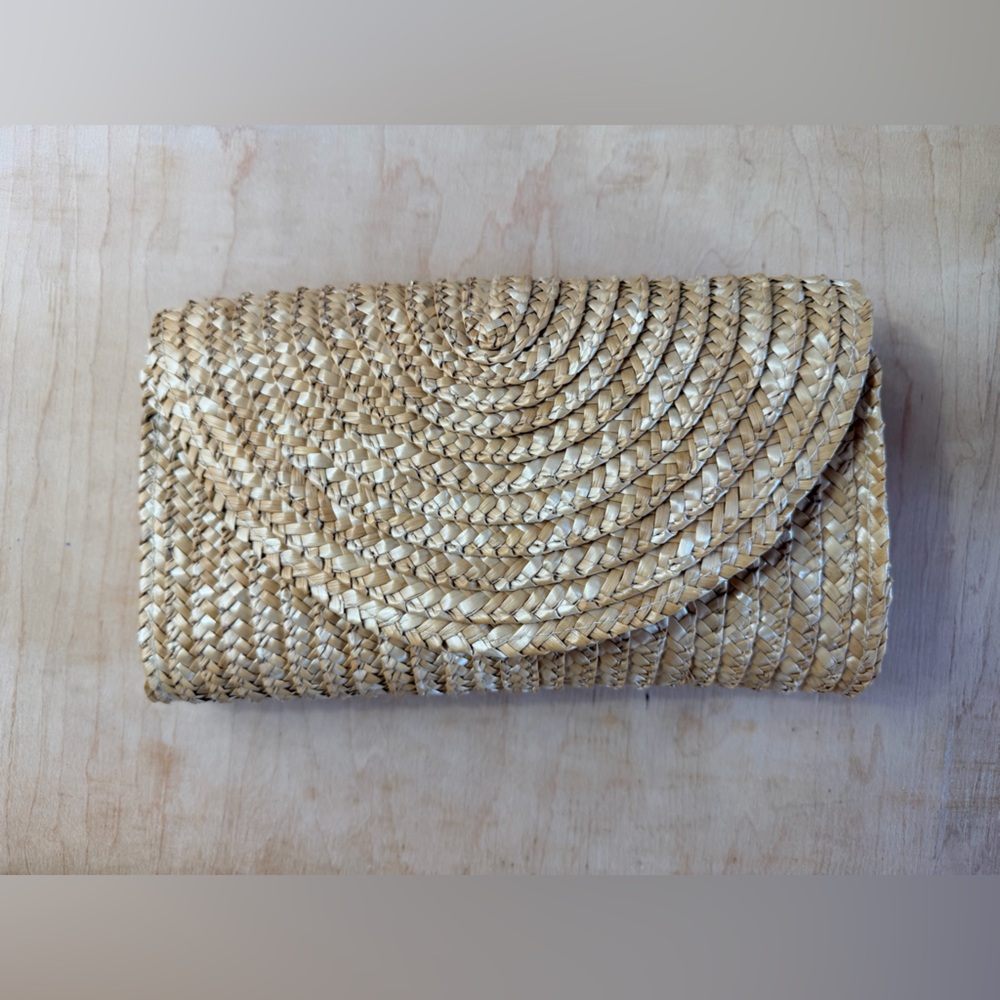 Straw envelope clutch